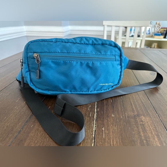 Travelon RFID waistpack - Picture 1 of 14